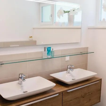 度假居 Haus Karlsbad - Neu Und Modern