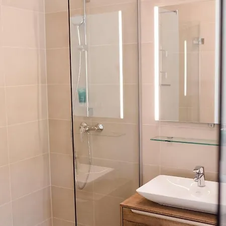 Haus Karlsbad - Neu Und Modern 度假居 沃尔特湖畔韦尔登